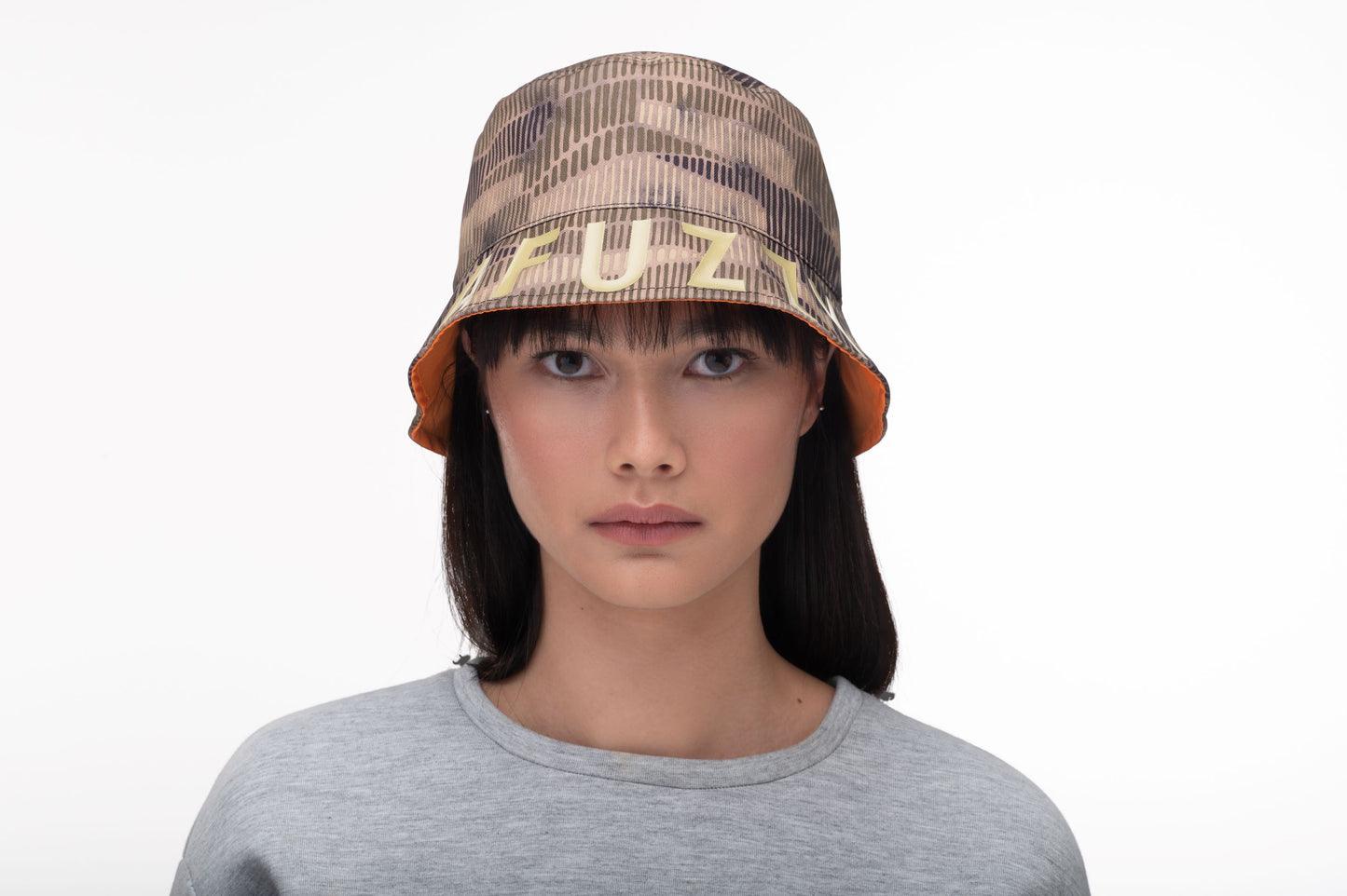 Unisex reversible bucket hat with one side in camouflage and "MAFUZZY" printed on the rim, and the reversed side with the "S" logo printed on the crown in tonal Atomic