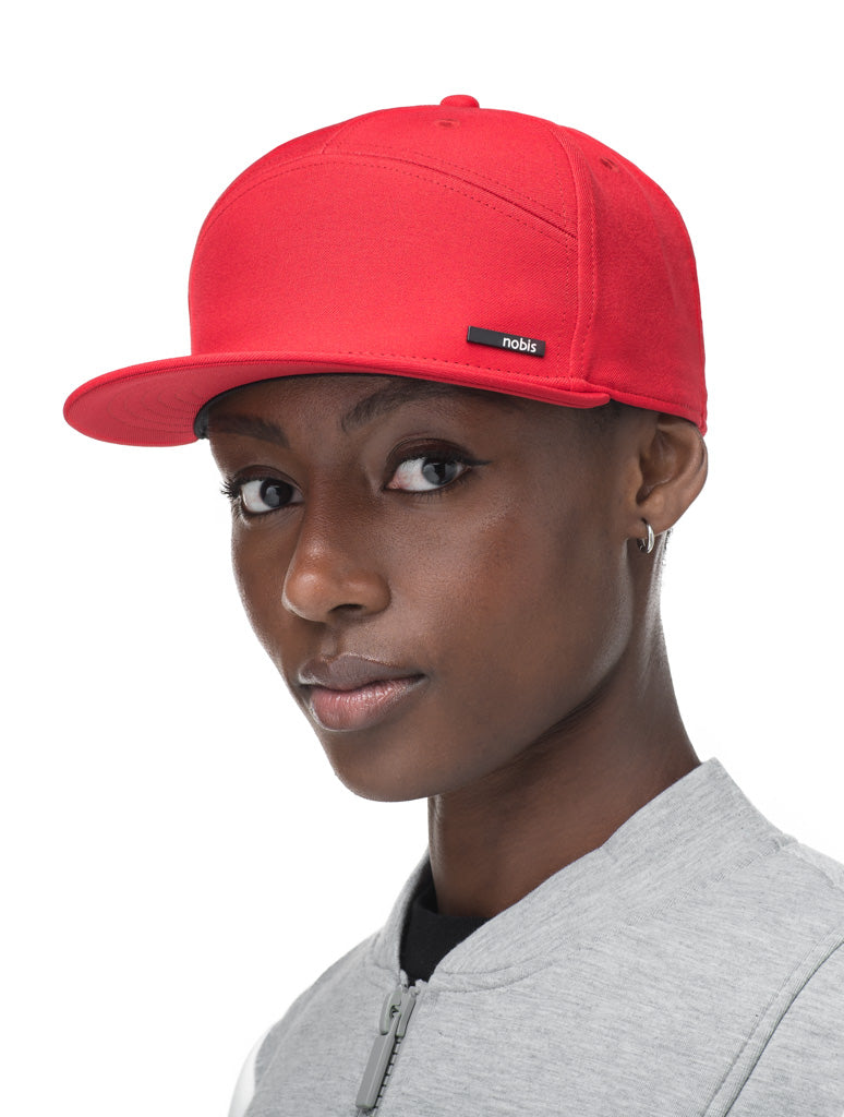 Unisex 7-panel snapback hat with flat brim and structured crown in Red