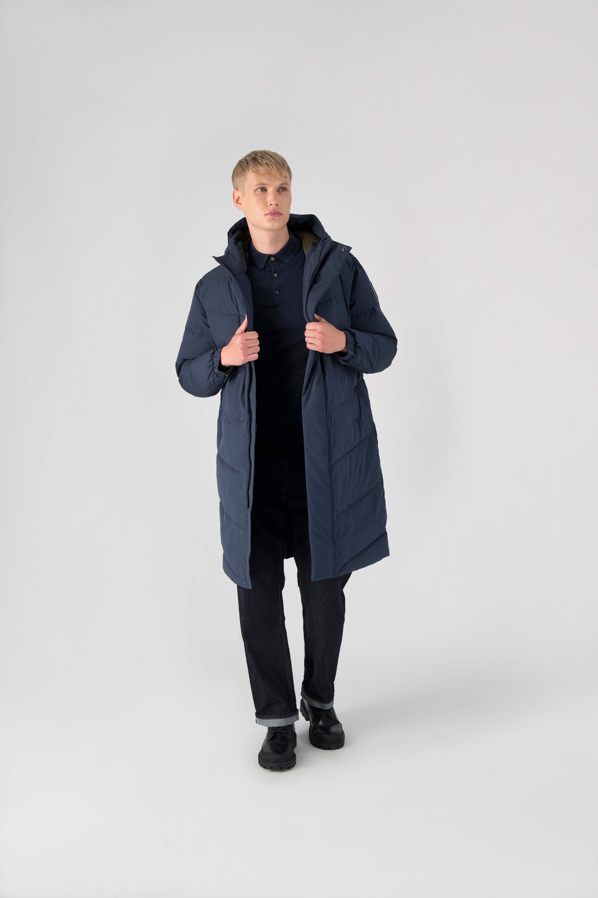 Granger long jacket in Marine stretch ripstop fabric with DWR coating, insulated with Canadian white duck down and Primaloft. Features a two-way zipper, magnetic closure, and adjustable cuffs for warmth and weather protection.