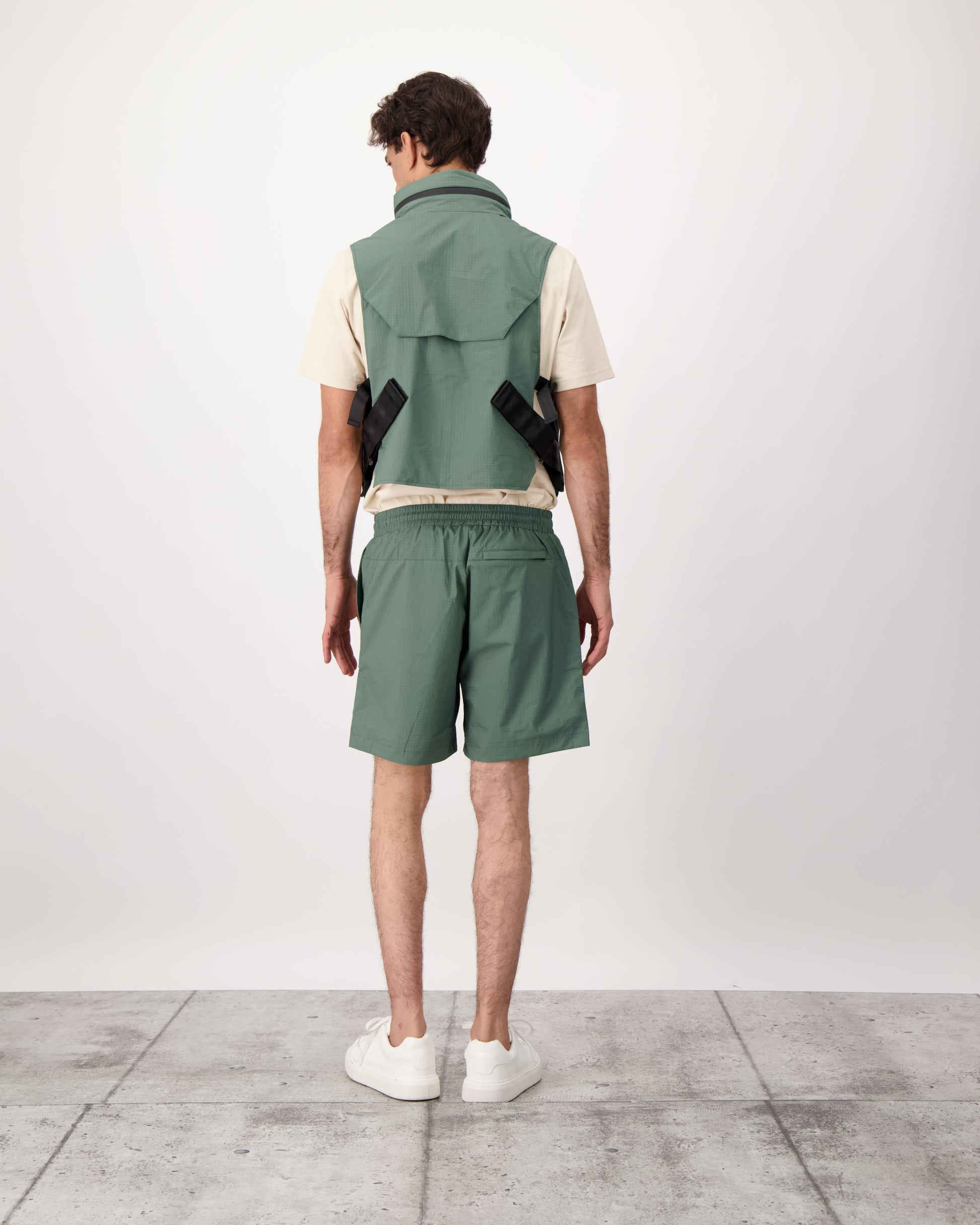 Tiber is a men’s lightweight waterproof short in Duck Green